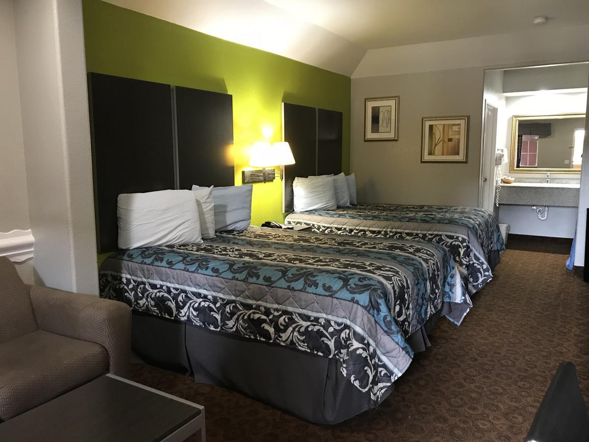 Camelot Inn And Suites Aldine Exterior foto