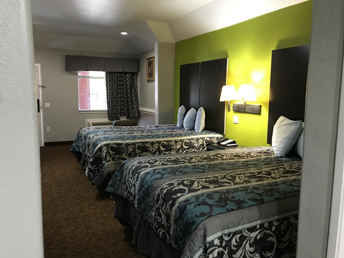 Camelot Inn And Suites Aldine Exterior foto