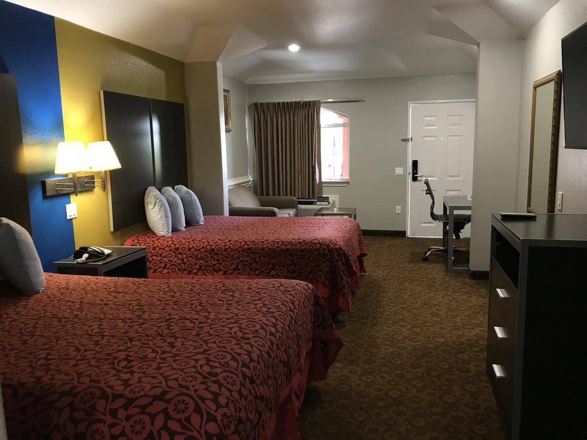 Camelot Inn And Suites Aldine Exterior foto