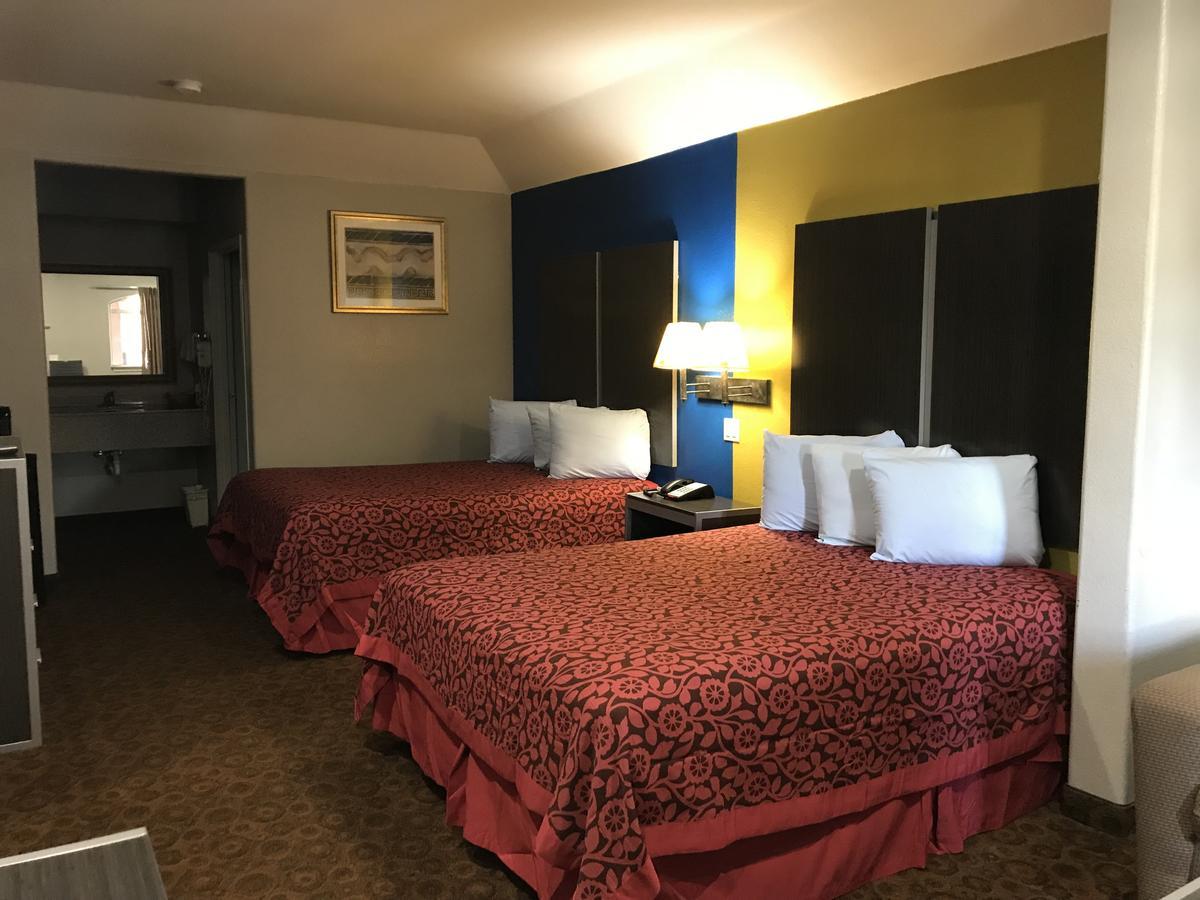 Camelot Inn And Suites Aldine Exterior foto